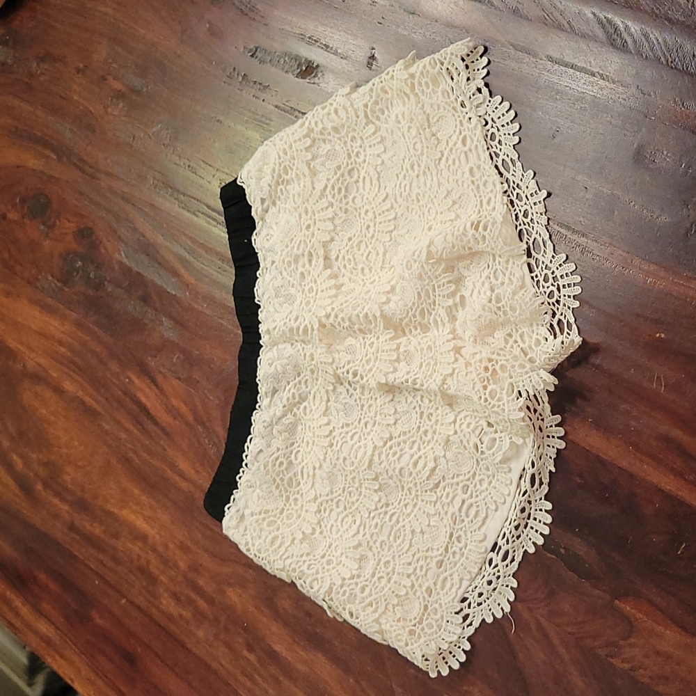 NWT fun Miss Me lace overlay shorts! Size M